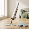 Mop autolavante rotante con panni in microfibra su parquet chiaro